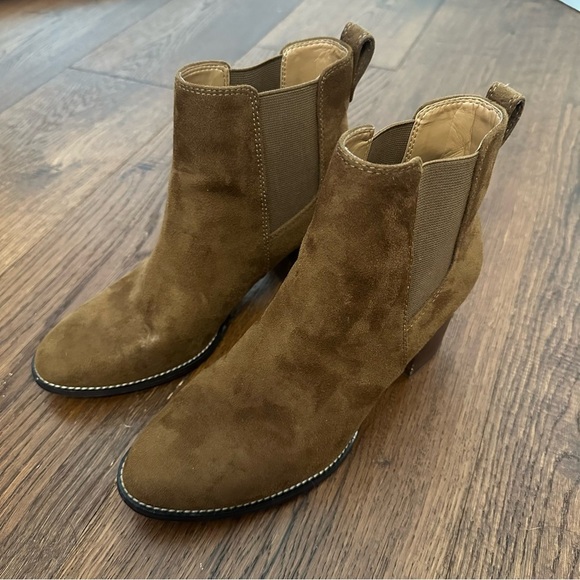J Crew Vegan Suede Chelsea Ankle Bootie Slip On Stacked Wood Heel - Picture 1 of 9